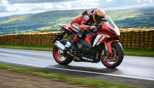 Michael Evans Extends Partnership with Dafabet Racing for 2026 Isle of Man TT